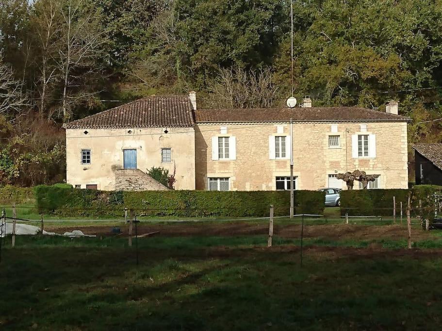 Location Meublee Au Milieu D'Un Ecrin De Verdure Aux Vieux Fours Noaillac Екстер'єр фото
